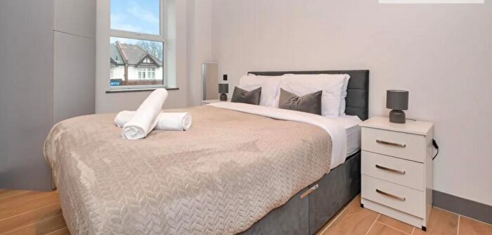 2 Bedroom Apartment To Rent In Avenir Court, Ballards Lane, N12