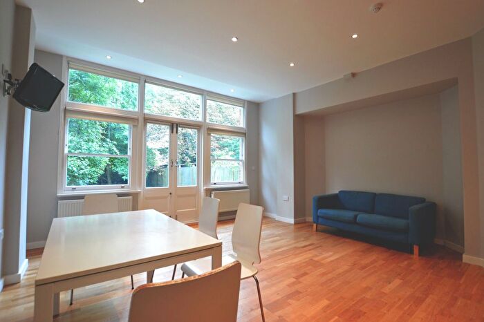1 Bedroom Flat To Rent In Flat, Kings Avenue, Muswell Hill, N10