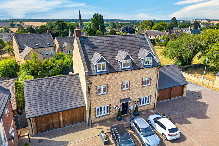 5 Bedroom Detached House For Sale In The Paddocks, Stanion, Northamptonshire, NN14