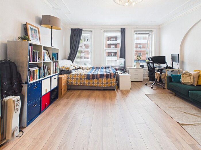 Studio To Rent In Heath Road, Twickenham, TW1