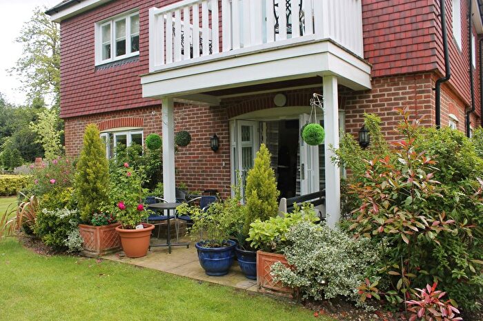 2 Bedroom Flat To Rent In Upper Meadow, Hedgerley Lane, Gerrards Cross, Buckinghamshire, SL9