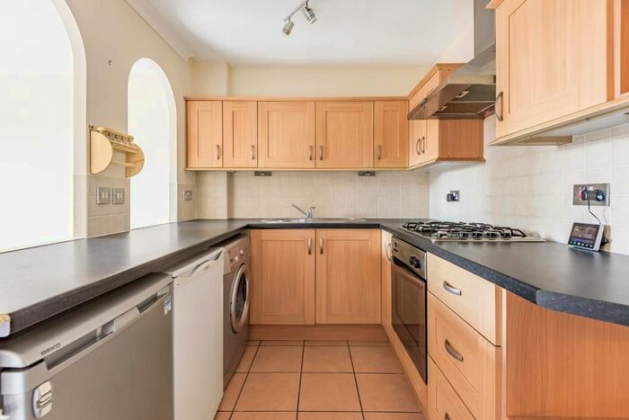2 Bedroom Flat To Rent In Little Greencroft, Chesham, HP5