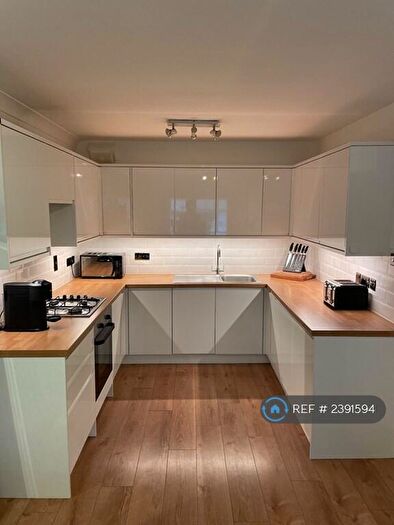 1 Bedroom Flat To Rent In Theydon Gate, Theydon Bois, CM16