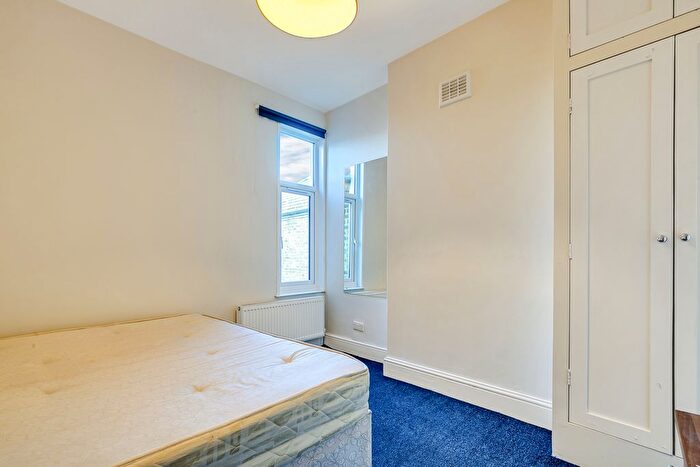 3 Bedroom Terraced House For Sale In Undine Street, London, SW17