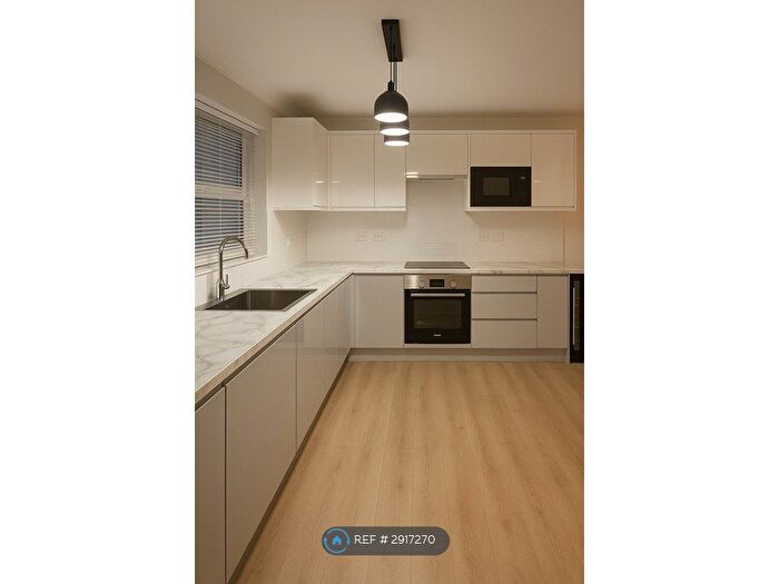 2 Bedroom Flat To Rent In Blackheath, London, SE3