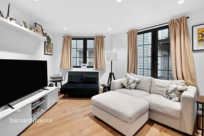 1 Bedroom Flat For Sale In Dukes Mews, London, N10