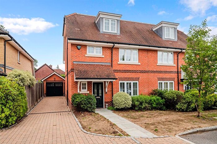 3 Bedroom Semi-detached House For Sale In White Lodge Close, Tadworth, KT20