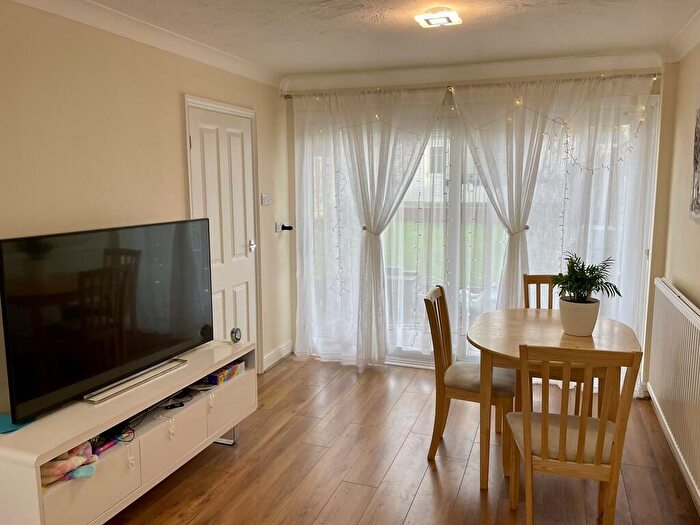 3 Bedroom Terraced House For Sale In Leaves Spring, Stevenage, SG2