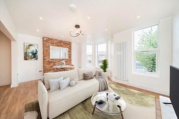 3 Bedroom Flat For Sale In Palermo Road, Willesden Junction, NW10