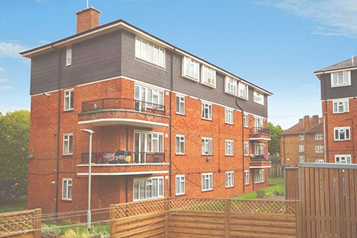 3 Bedroom Flat For Sale In The Grange Estate, London, N2
