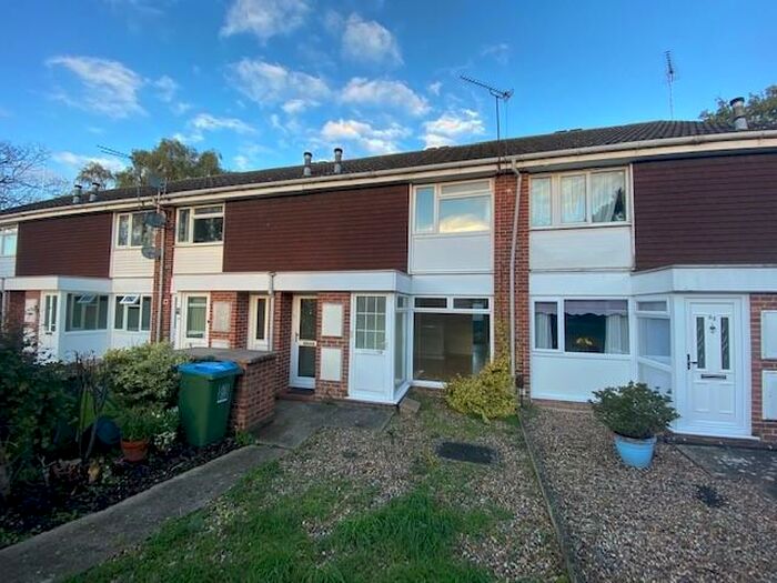 1 Bedroom Maisonette To Rent In Rowland Way, Aylesbury, HP19