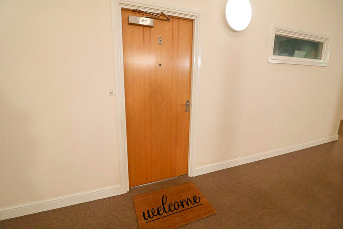 2 Bedroom Apartment For Sale In Wren Nest Mill, Glossop, SK13