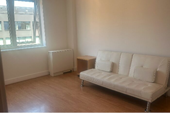 1 Bedroom Flat To Rent In Skyline Plaza, Commercial Road, E1