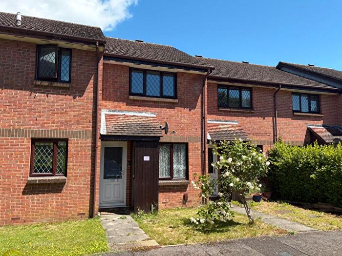 2 Bedroom Terraced House For Sale In Drum Mead, Petersfield, GU32