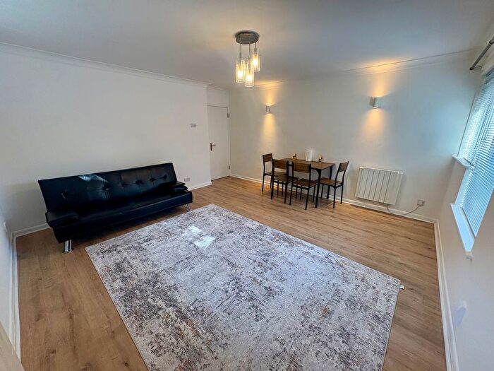 2 Bedroom Flat To Rent In Winn Road, Southampton, SO17