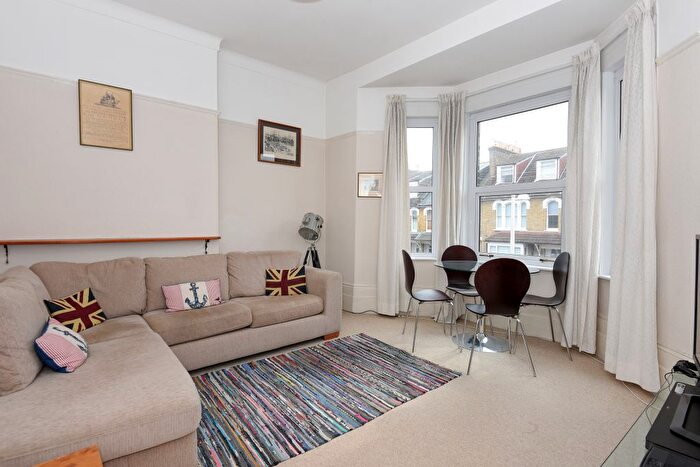 1 Bedroom Flat To Rent In Clarendon Road, London, E18