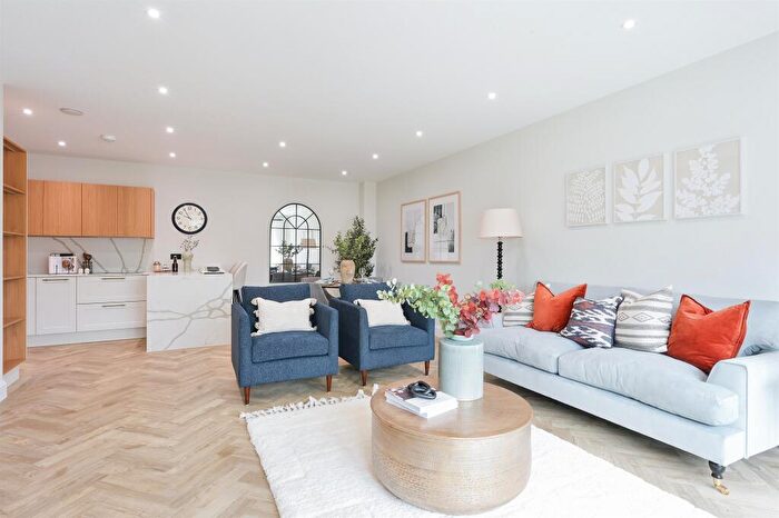 2 Bedroom Maisonette For Sale In Hillbury Road, Warlingham, CR6