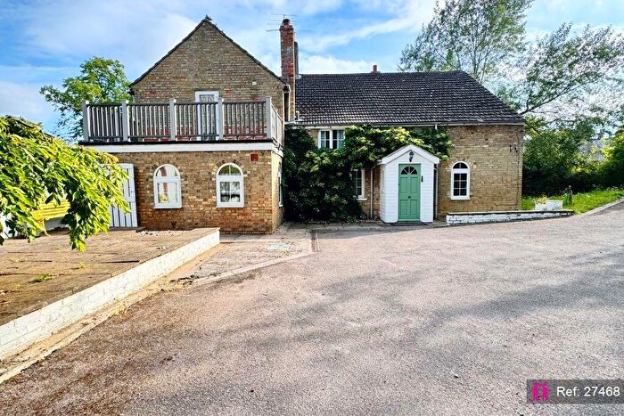 6 Bedroom Detached House For Sale In Sunderland Hill, Bedford, MK44