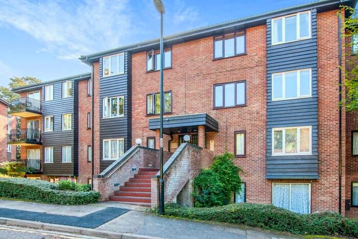 2 Bedroom Flat To Rent In Steep Hill, Croydon CR0