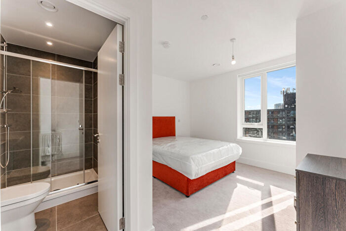 2 Bedroom Apartment To Rent In Fortunes Dock, Canning Town London, E16