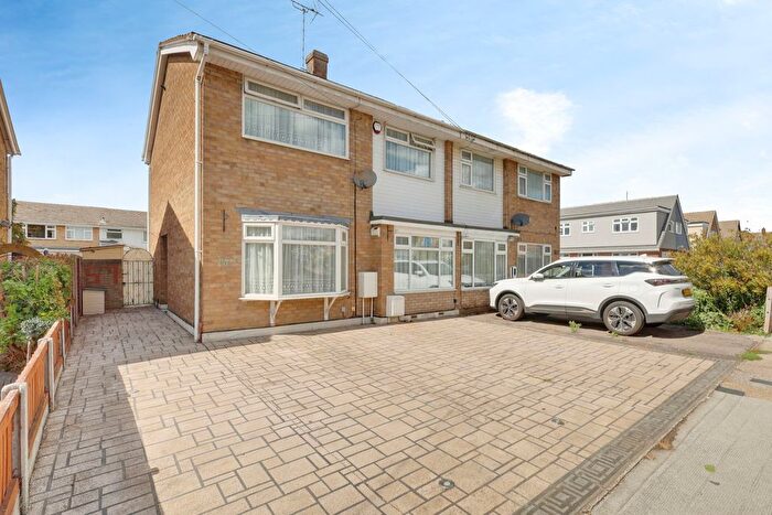 3 Bedroom Semi-Detached House For Sale In Seamore Avenue, Benfleet, SS7