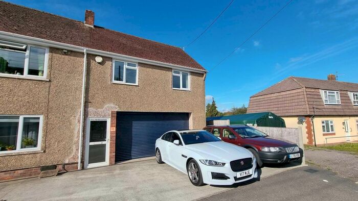 2 Bedroom Flat To Rent In Chesterfield, Chard, TA20