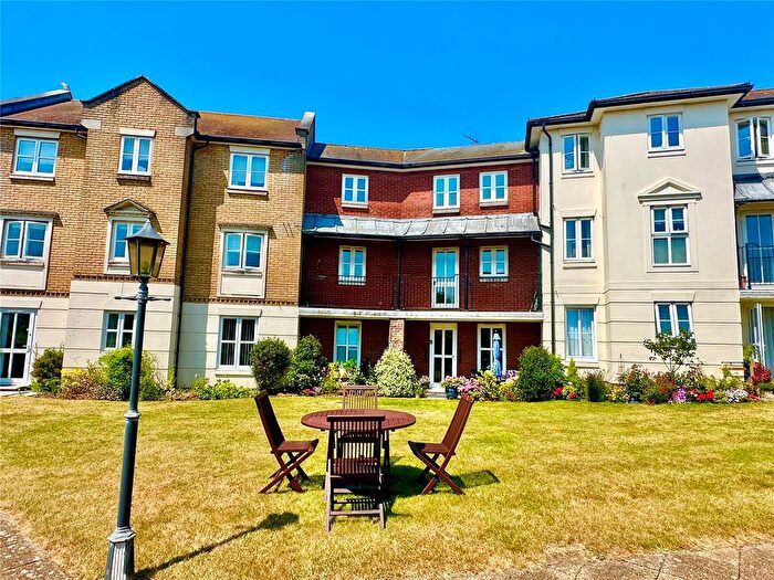 1 Bedroom Flat For Sale In Anchorage Way, Lymington, Hampshire, SO41