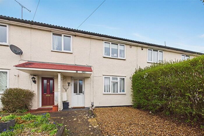 2 Bedroom Maisonette For Sale In Hawley Lane, Farnborough, Hampshire, GU14