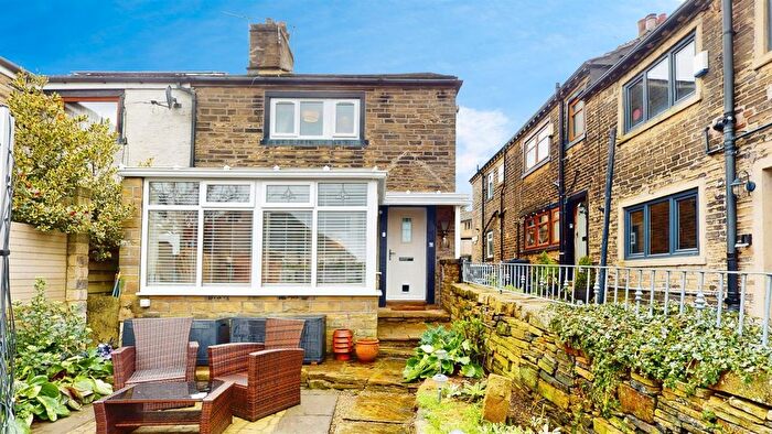 1 Bedroom Cottage For Sale In Casson Fold, Northowram, Halifax, HX3