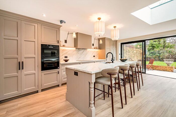 4 Bedroom Terraced House For Sale In Purves Road, Kensal Rise, NW10