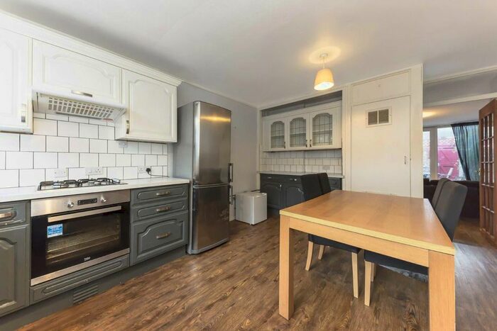 3 Bedroom Property To Rent In Prague Place, London, SW2