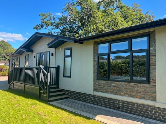 2 Bedroom Mobile/park Home For Sale In Warren Park, Thursley, Surrey., GU8