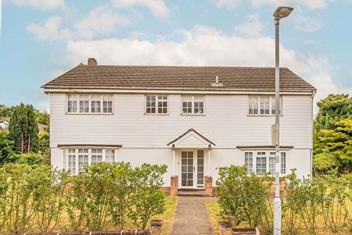 4 Bedroom Detached House To Rent In Beechwood Close, Long Ditton, KT6