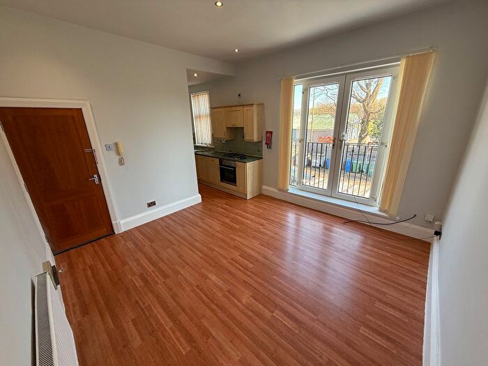 1 Bedroom Flat To Rent In Brandlesholme Road, Bury, BL8