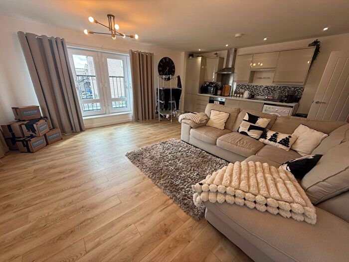 2 Bedroom Flat To Rent In Beaufort Road, Staple Hill, BS16