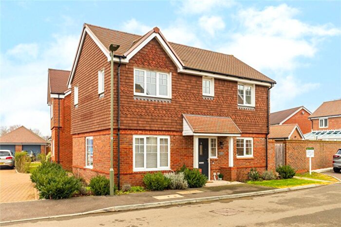 3 Bedroom Detached House For Sale In Marjoram Avenue, Cranleigh, Surrey, GU6
