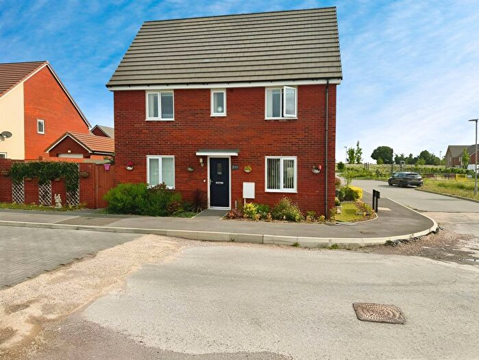 3 Bedroom Link Detached House For Sale In Barton Place, Longhedge, Salisbury, SP4