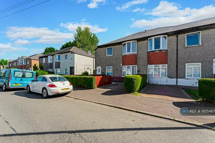 3 Bedroom Flat To Rent In Muirdrum Avenue, Glasgow, G52