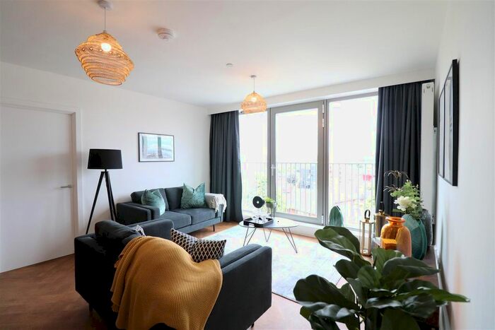 2 Bedroom Flat To Rent In Broadside, Oldham Road, M4