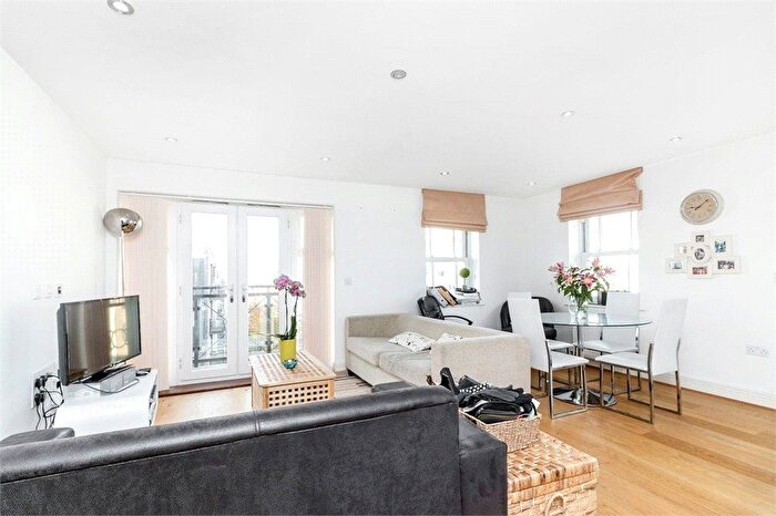 2 Bedroom Flat To Rent In Avington House, , Holford Way, London, SW15