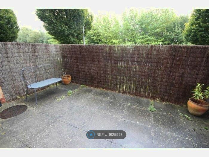 3 Bedroom Terraced House To Rent In Padstow Road, Swindon, SN2