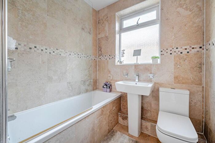 5 Bedroom End Of Terrace House For Sale In Hither Green Lane, London, SE13