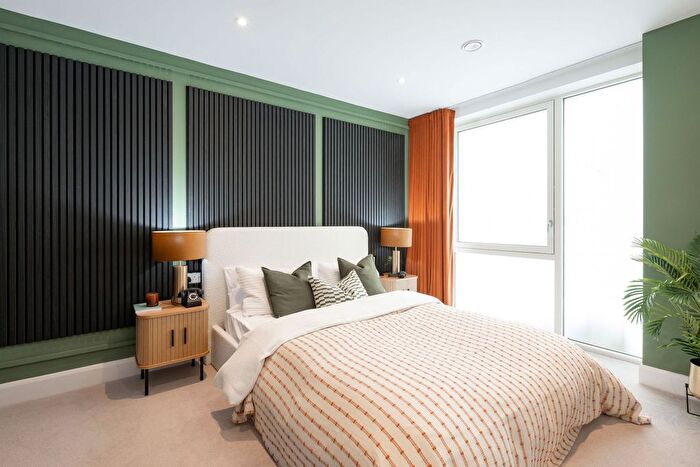 1 Bedroom Flat For Sale In Joseph Avenue, Friary Park, London, W3