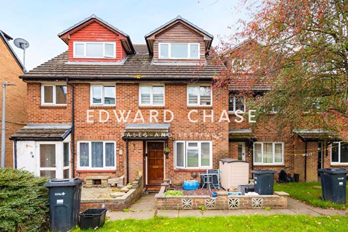 1 Bedroom Flat To Rent In Copperfield, Chigwell, IG7