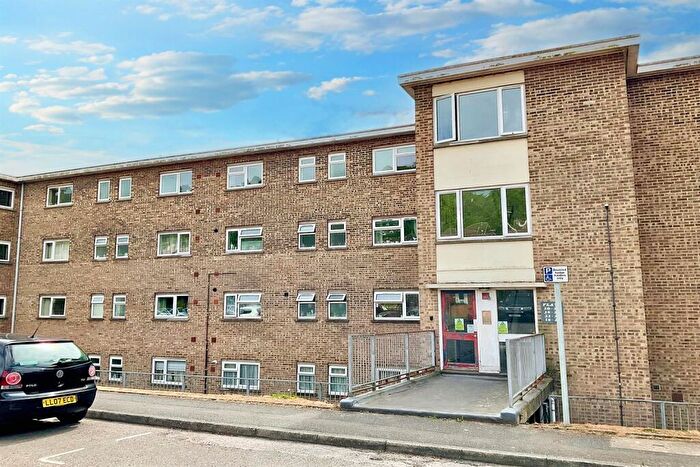2 Bedroom Flat For Sale In Leyburne Road, Dover, CT16