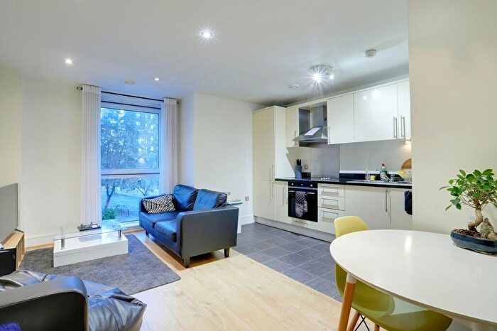 2 Bedroom Apartment To Rent In Wharfside Point South, London, E14