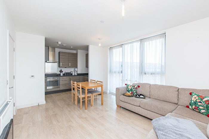 2 Bedroom Apartment To Rent In Rick Roberts Way, Stratford, London, E15