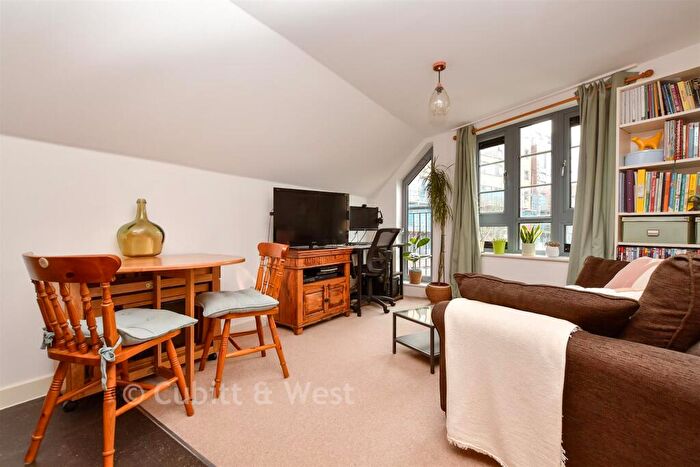 1 Bedroom Apartment For Sale In Whytecliffe Road South, Purley, Surrey, CR8