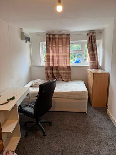 6 Bedroom Semi-Detached House To Rent In Hollow Way, Cowley, Oxford, Oxfordshire, OX4