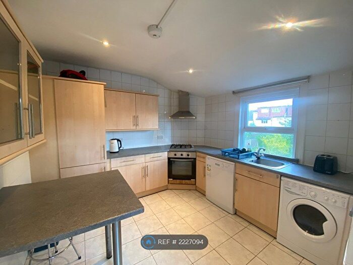 4 Bedroom Maisonette To Rent In Sunningfields Road, London, NW4